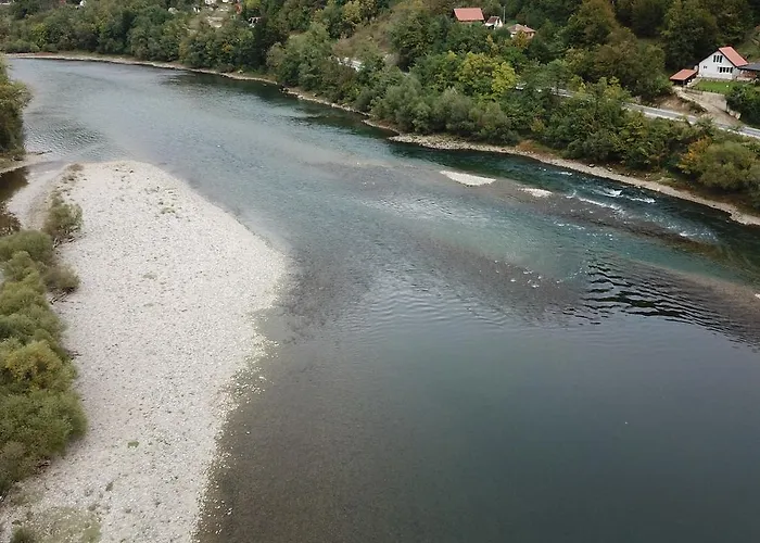 Kucerak Na Drini Bajina Basta